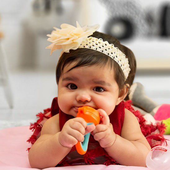  grignoteuse bebe bleu orange dans bouche  bebe