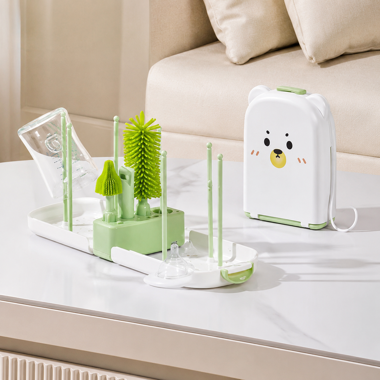 kit egoutoir biberon vert  sur table.