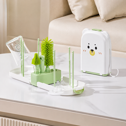 kit egoutoir biberon vert  sur table.