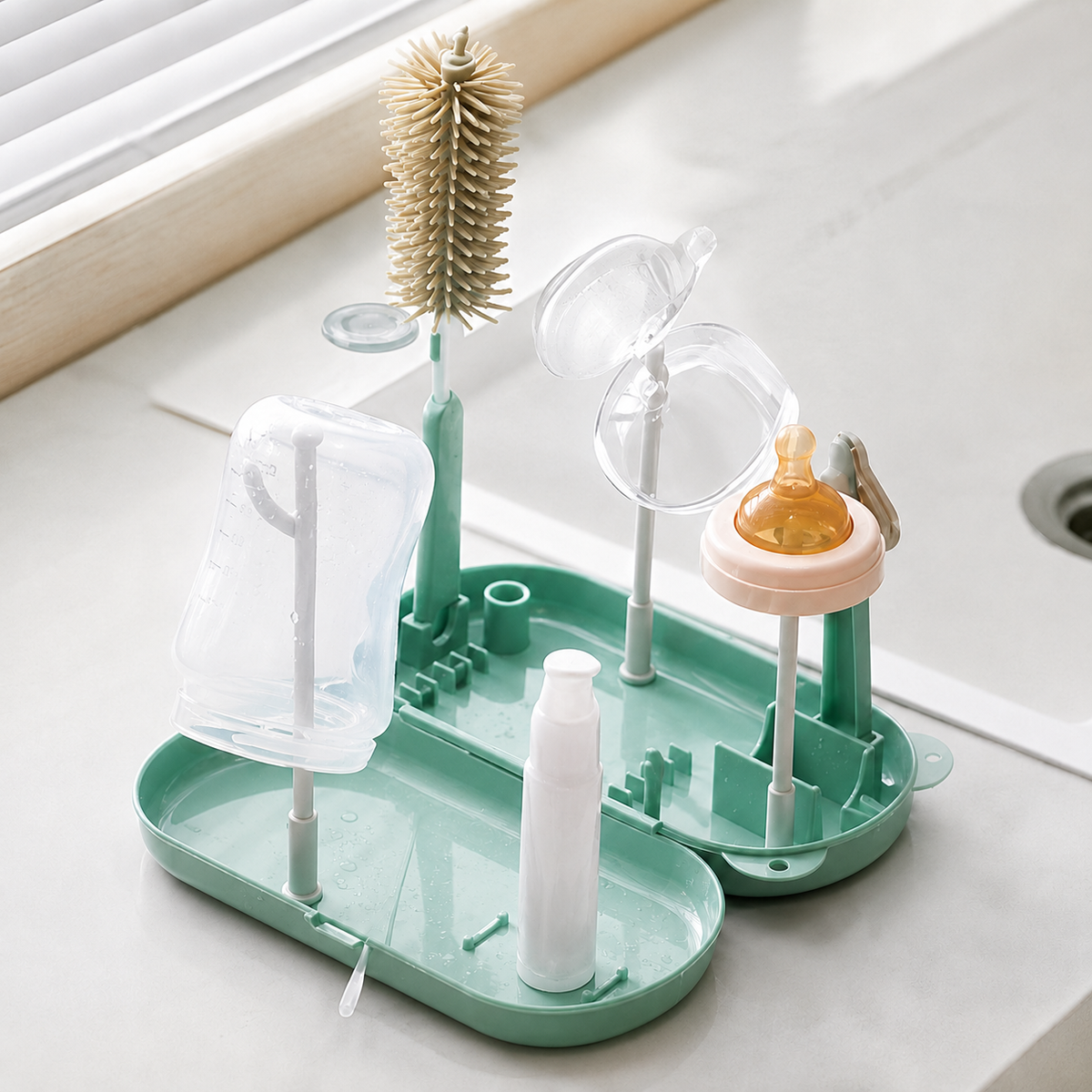 kit egouttoir biberon sur plan de travail.